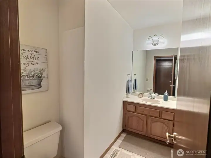 Half Bath (Main) Half Bath (Main)