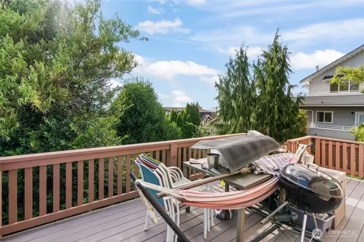 Unit 4709 deck with plenty of roof for relaxing, eating outdoors and entertaining.
