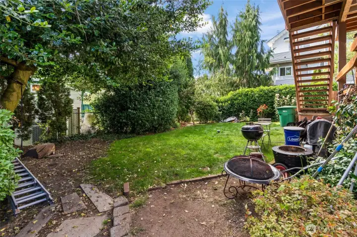 Backyard with grass to enjoy, fully-fenced.