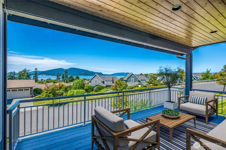 Covered Deck w/Virtual Staging Covered Deck w/Virtual Staging