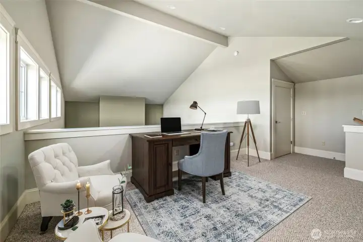 Loft w/Virtual Staging Loft w/Virtual Staging
