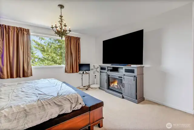 Large main bedroom has walk in closet