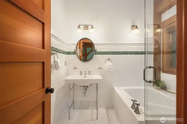NE en-suite bathroom