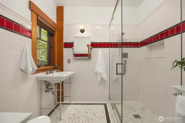 NW on-suite bathroom