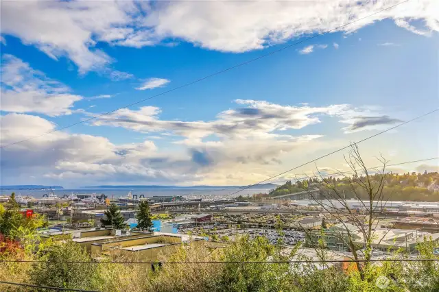 Imagine coming home to these captivating views each day!  Watching the ferry crossings and cruise ships coming into port  out on the deck or from inside where it's warm and cozy is so relaxing.
