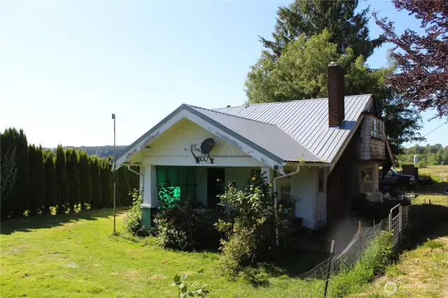 Don't miss your chance to make this home your own and live on your very own slice of paradise!
