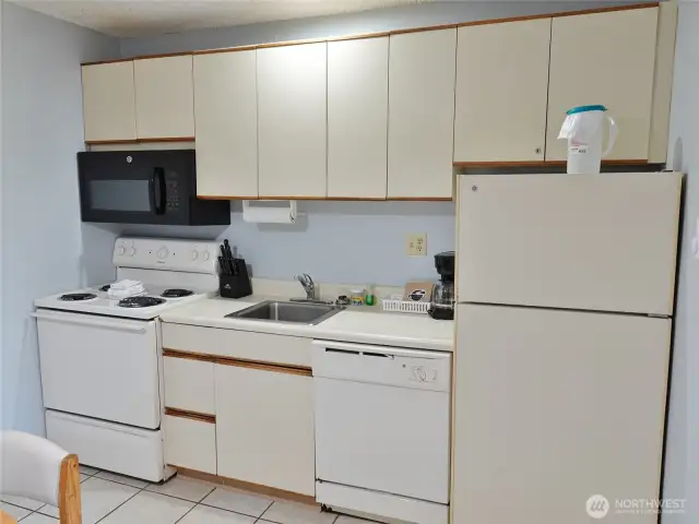 Kitchen w/ all you need.