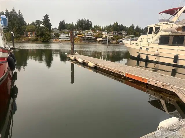 What a convenient location - it is EASY to get out of the dock and into the open water of GH Bay!