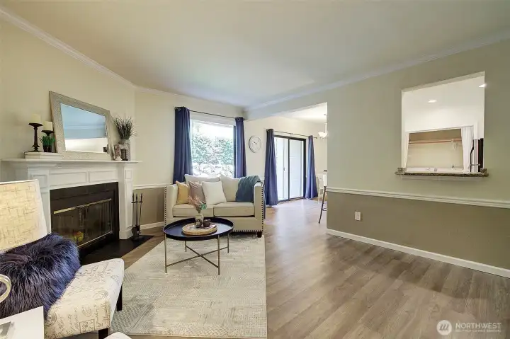 Pass through from the kitchen is great for entertaining.