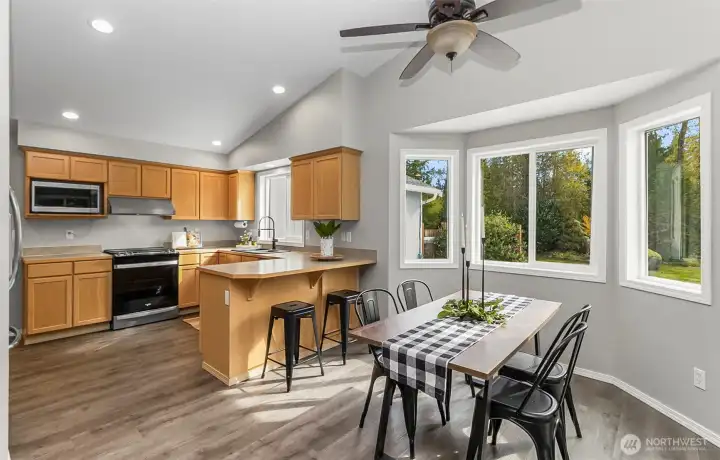 Those windows in the nook for dining area, the wrap around lovely views