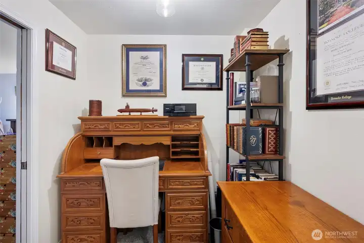 Find an office nook area to replicate or perhaps built-ins for books?