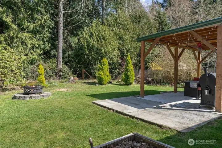 Covered patio for year round use, a must in the northwest.