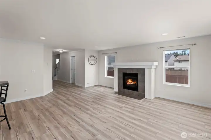 The hall flows into the livingroom