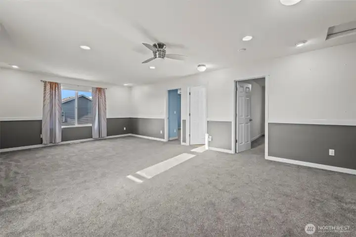 Upstairs loft/flex space