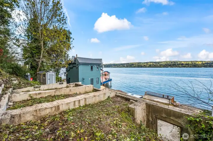 The previous home on this foundation was 3,492 sqft with 3 bedrooms and 2 baths. Rebuild your dream house here!