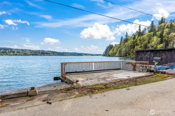 This waterfront lot includes the deck over the water and clear out to the low tide line. Enjoy all the shellfish, beachcombing, and saltwater fun from your own slice of heaven!