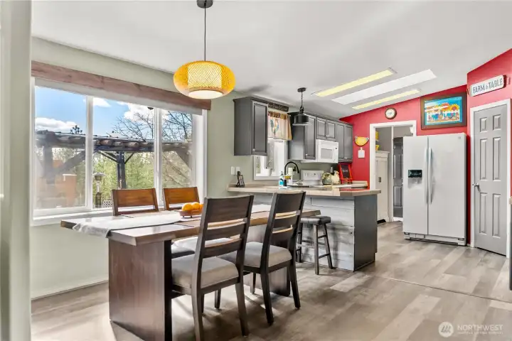 Dining/Kitchen