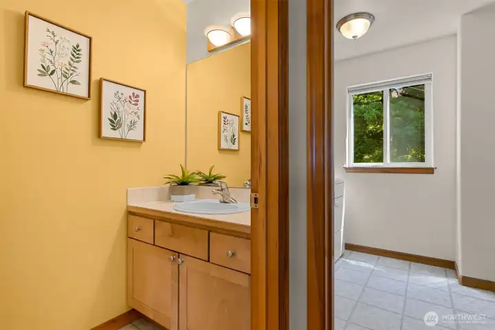 Half bath on main level Half bath on main level