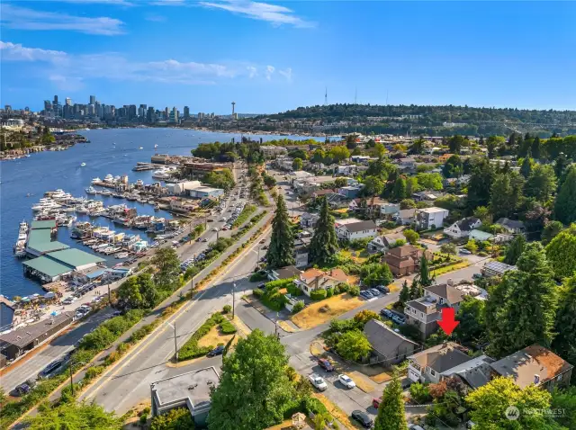Walkability doesn’t get better than this! Just cross the street to reach Lake Union, where you can enjoy water sports, waterfront dining, Gas Works Park, and more.