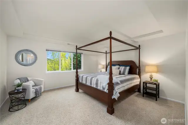 Primary bedroom w/ Ensuite
