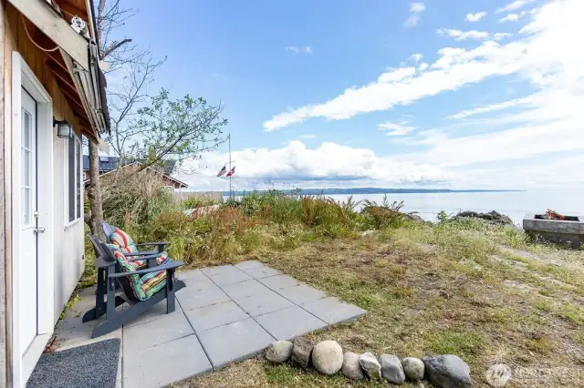 Enjoy incredible Southerly views of Everett, Mukilteo, the ferry traffic, Whidbey Island & amazing sunsets.