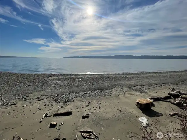 The beaches in H Division are excellent! Enjoy incredible Southerly views of Everett, Mukilteo, the ferry traffic, Whidbey Island & amazing sunsets.