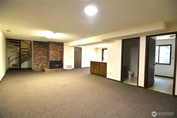 Family Room w/Pellet Stove