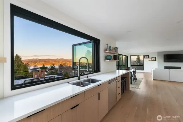 Sliding window for connection to the deck
