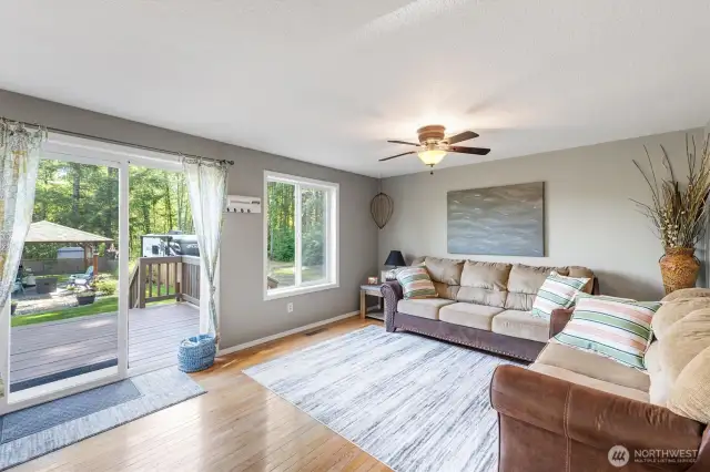 Spacious Living Room w/ Access to Deck.