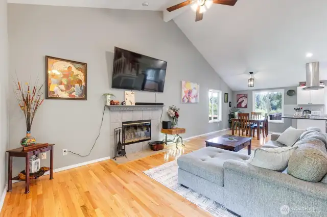 Great Room. Vaulted Ceilings. Ceiling Fan. Fireplace.