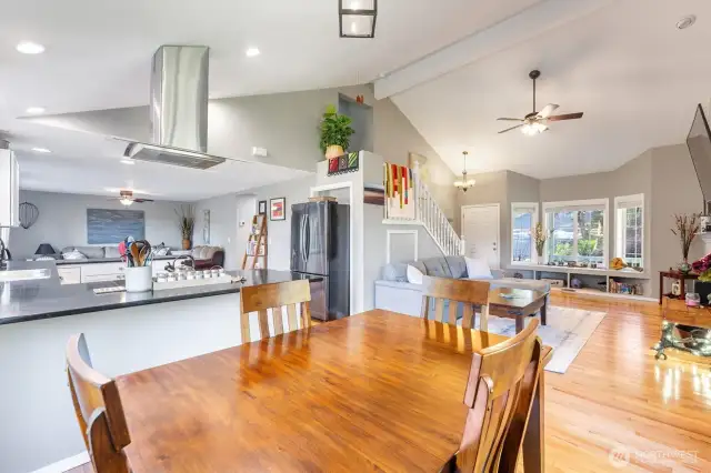 Great Room w/ Open Concept. Vaulted Ceiling. Hardwood Floors.