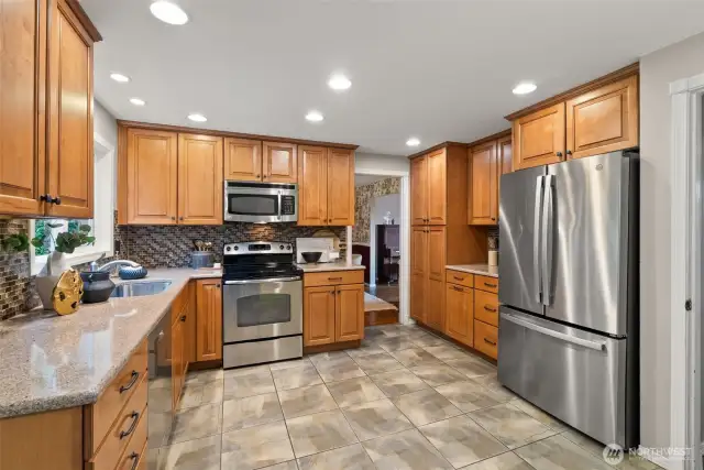 Kitchen w/ Stainless appliances