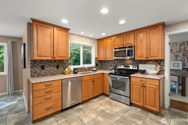 Kitchen w/ territorial views out back! Granite counters.