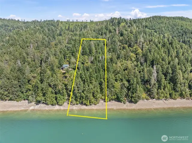 Property lines are approximate, 140' of prime hood canal waterfront and 1250' deep.