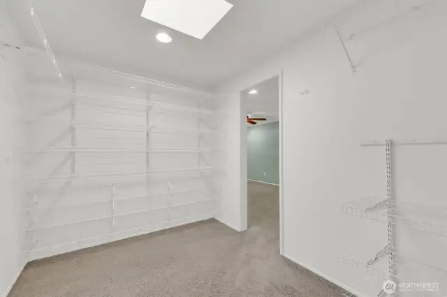 Look at this huge walk in closet!!!!!