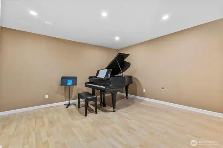 Large, finished bonus room