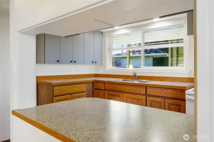 Imagine a big turkey feast at this counter!