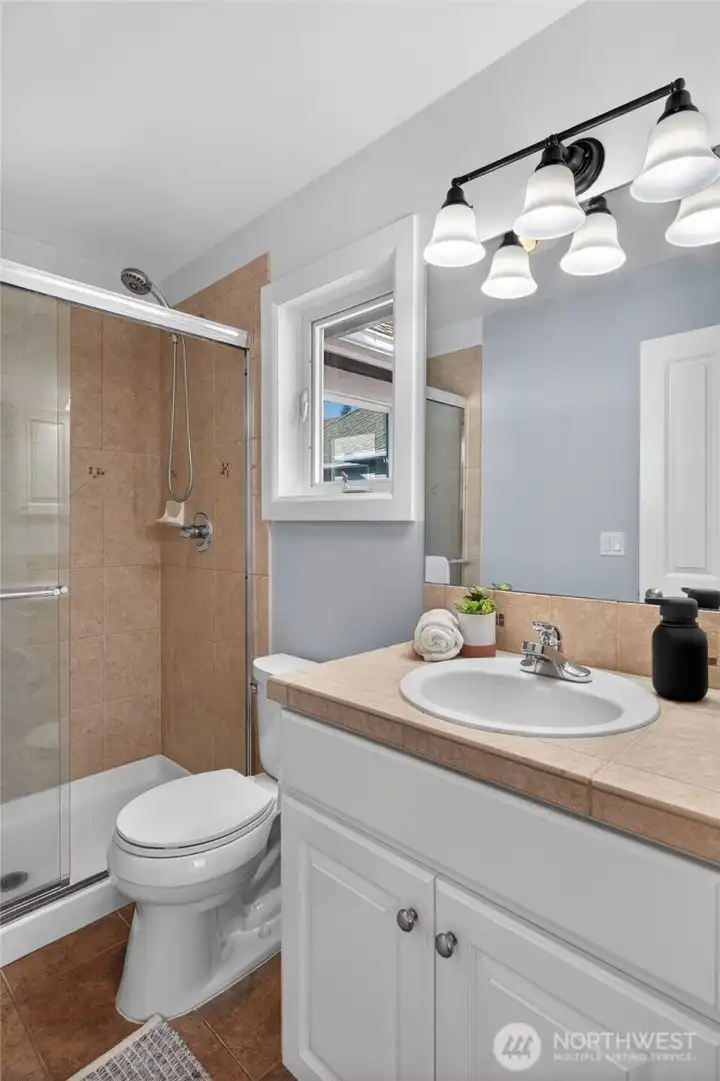 Upper level bathroom ensuite.