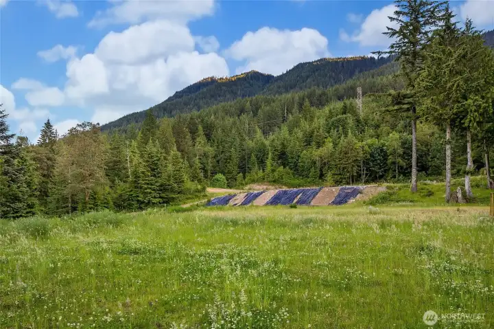 Set on the front side of Rattlesnake Ridge, you are protected by DNR land above you.
