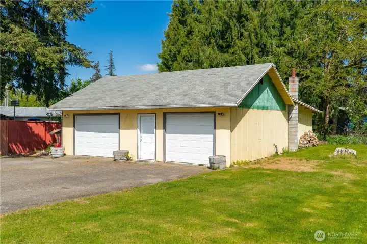 1280 sq' garage with plenty of room for projects, hobbies, and toys.
