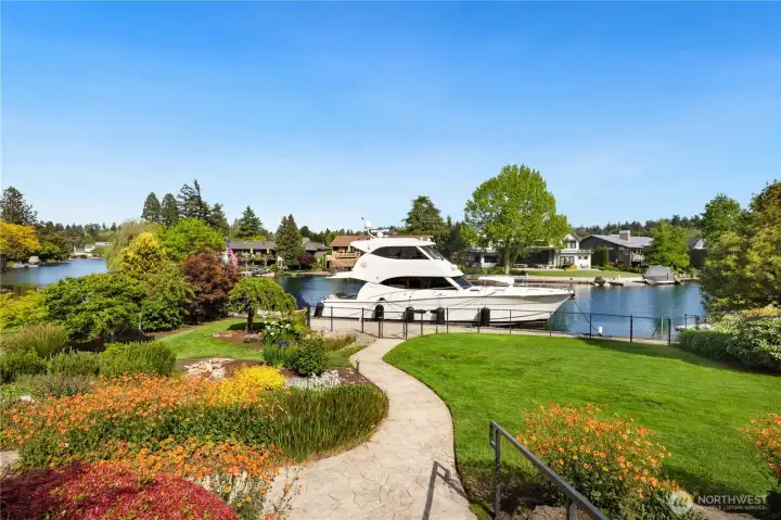 80 feet of canal front