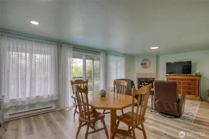 All furniture transfers with the unit