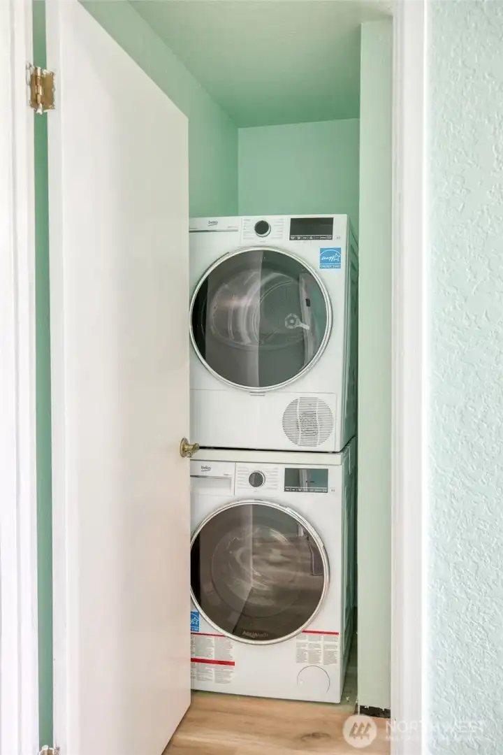 Stacking washer and dryer unit