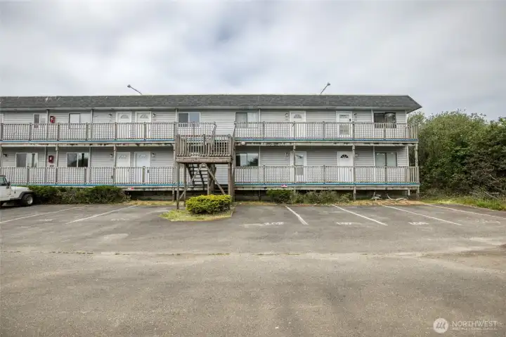 14 Unit complex allows nightly rentals