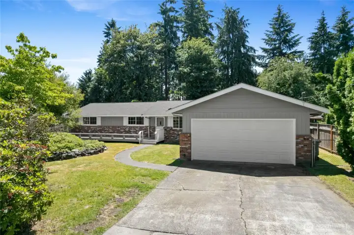 Fresh exterior and mature landscaping welcome you Fresh exterior and mature landscaping welcome you