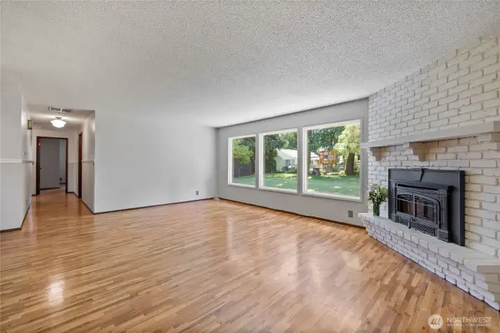 Spacious living room looks out the the park like back yard.... fully fenced for your dog-friends. Spacious living room looks out the the park like back yard.... fully fenced for your dog-friends.