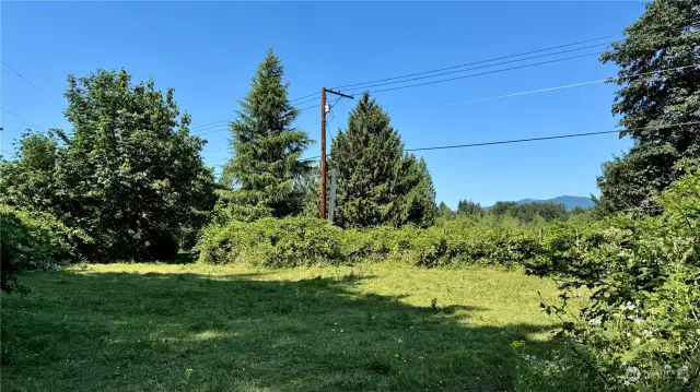 Lower pasture with separate driveway.