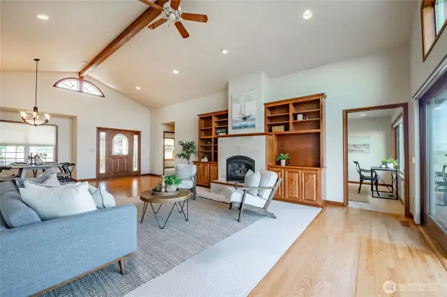 Lovely vaulted ceilings and built-ins surround the attractive gas FP