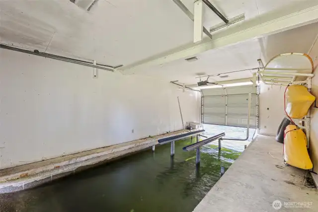 Boat lift. Room for your toys!