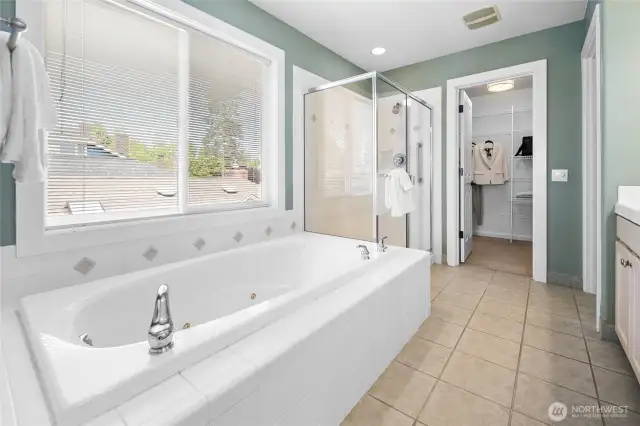 Soaking tub